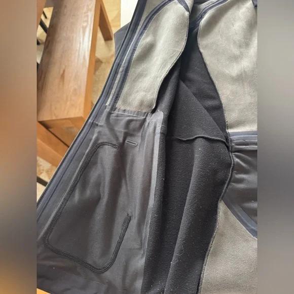 Lululemon Define Rain Jacket in Black, Size 8 - Picture 10 of 11